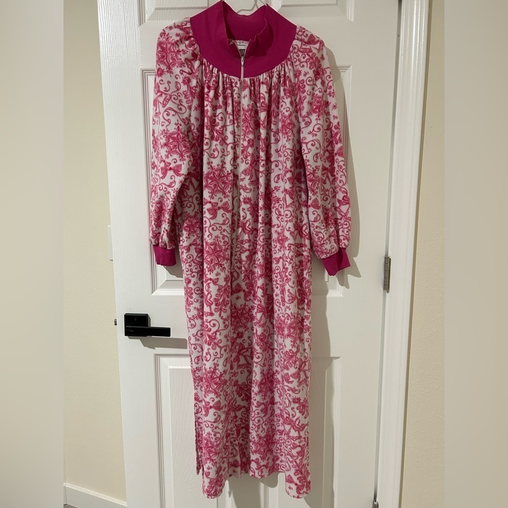 CW Classics pink & white fleece zip up nightgown warm housecoat one size